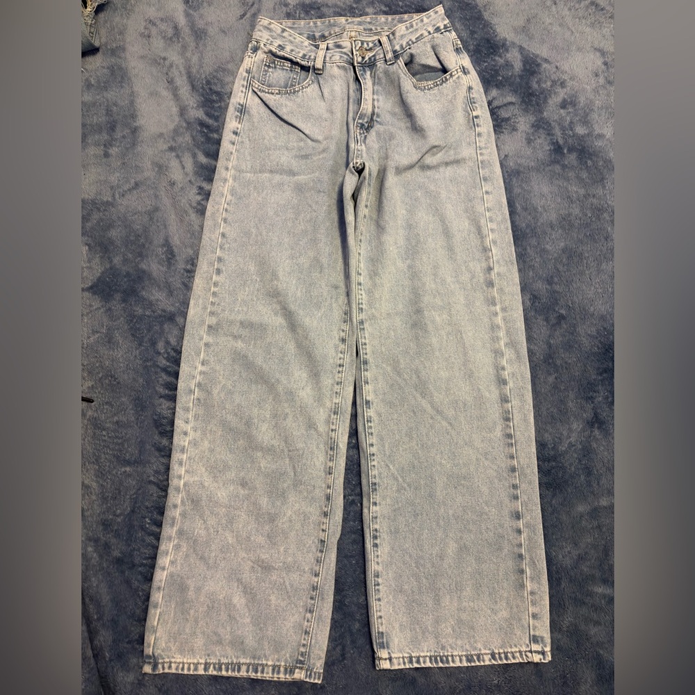 SHEIN Light Blue Jeans with Pink Bows - Picture 3 of 4